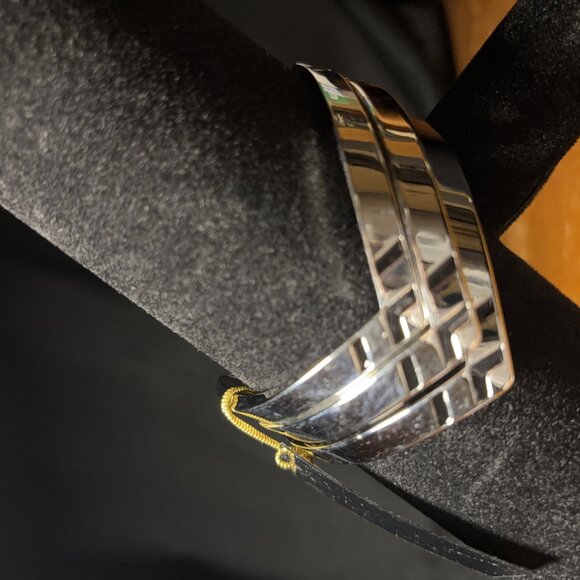 House of Harlow 1960 Chevron Leather & Metal Cuff Bracelet – Silver Tone – NWT - Picture 2 of 6